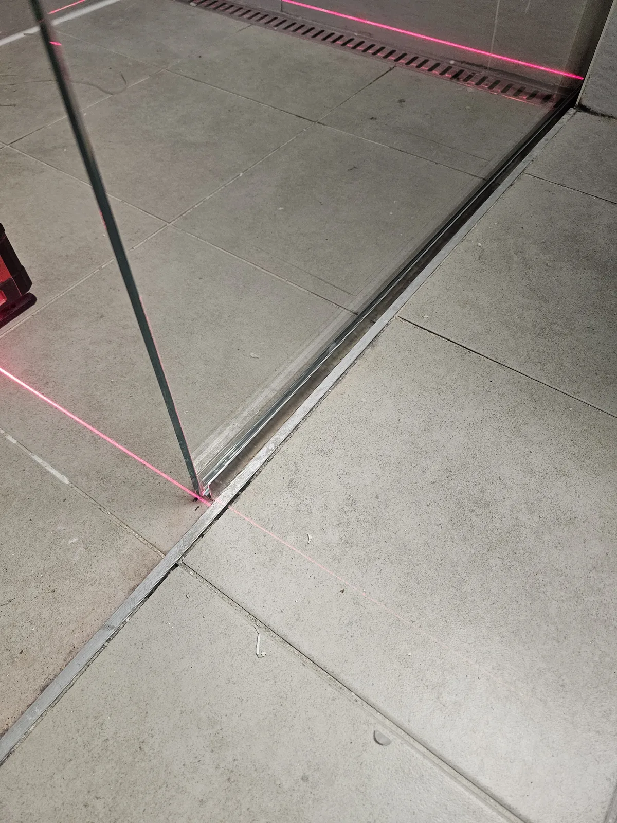 강화유리 장착 및 도어 조정 과정 서울 구로구