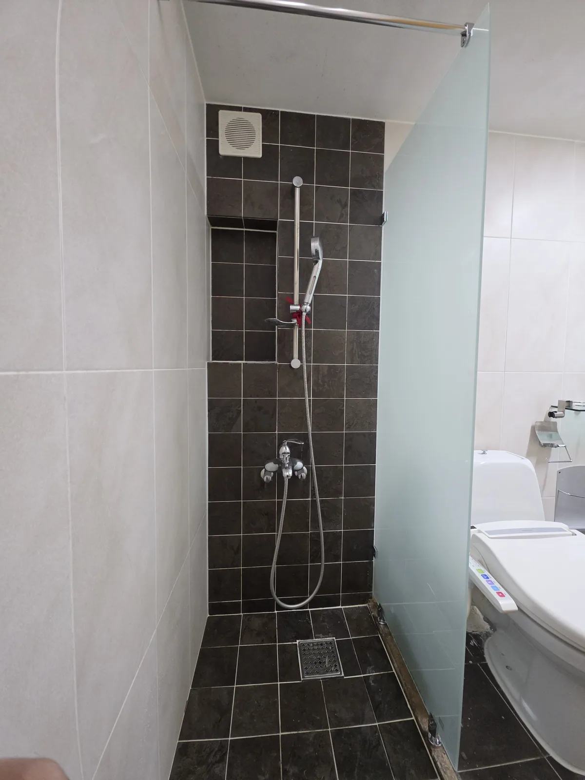 기존 부스 해체 및 잔재 제거 과정 서울 강서구