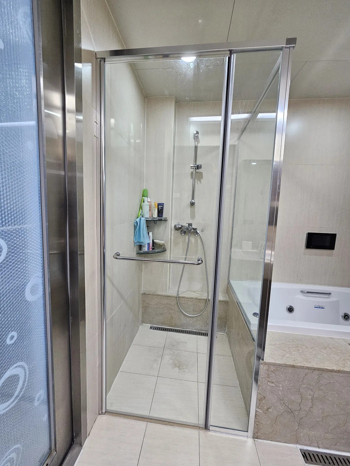 욕조·배관 주변 실측 및 레일 설계 과정 경기 광명시