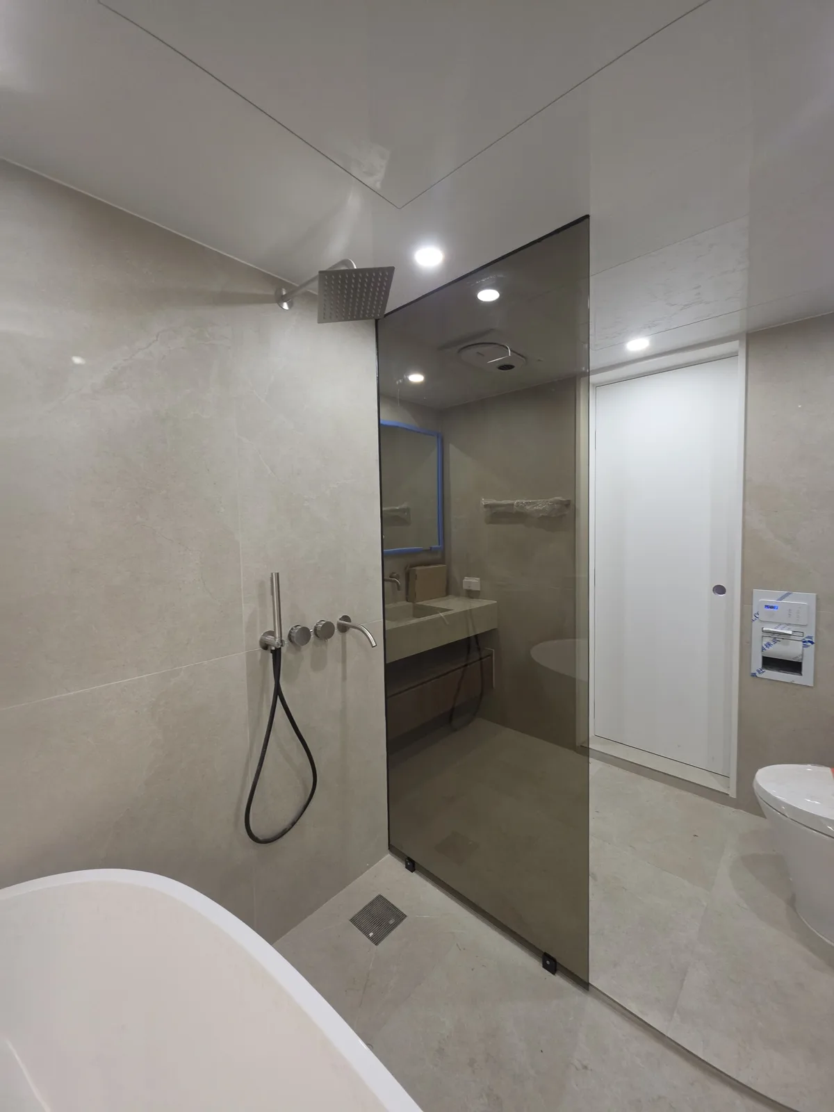 브론즈 유리 칸막이 고정 과정 서울 강남구